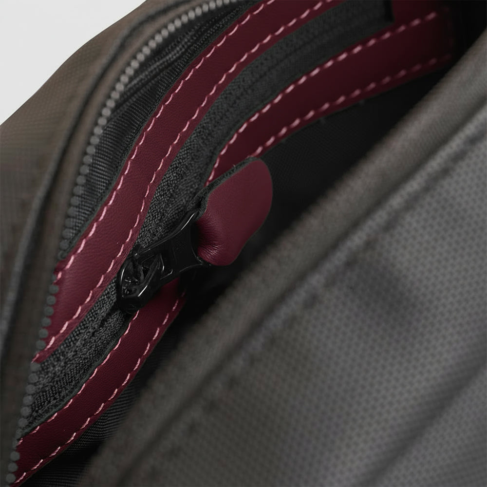 Pack — Compact Kit Bag - Black/Burgundy